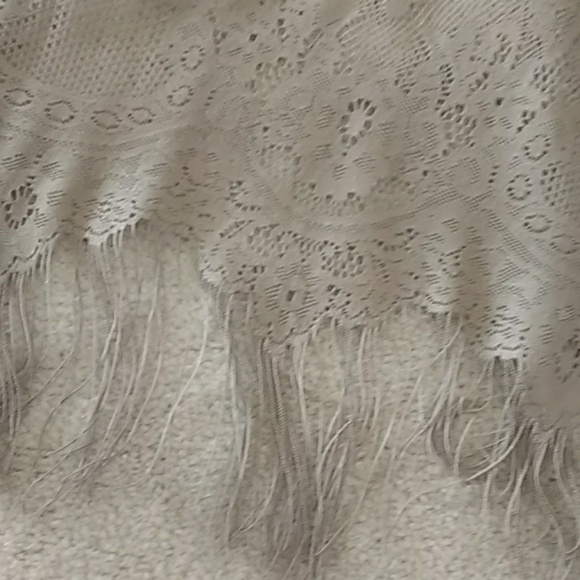 Hit List Los Angeles Lace Fringe Kimono Cardigan - Picture 5 of 6